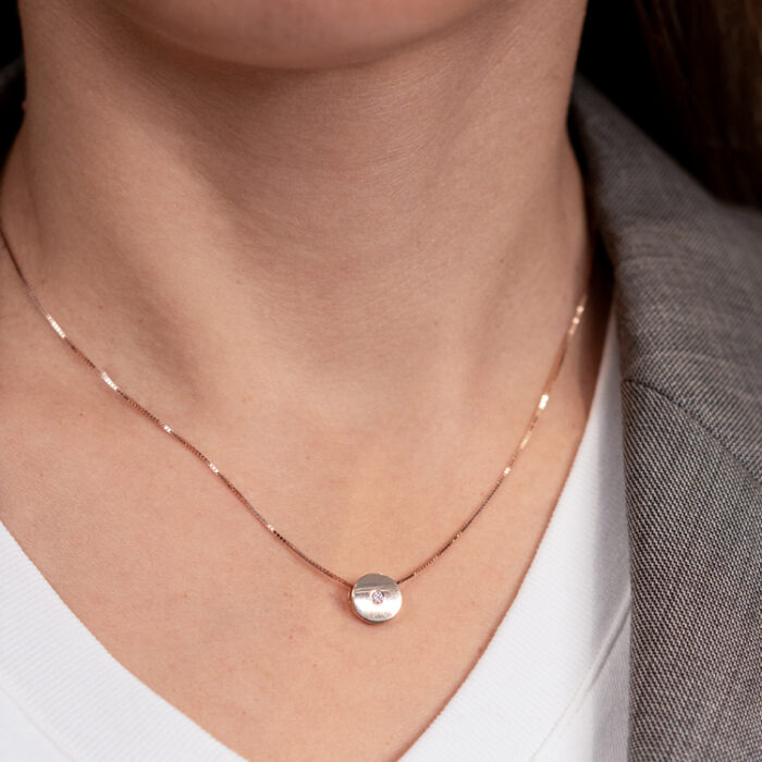 Ogrlica od belog zlata sa dijamantom na okruglom privesku