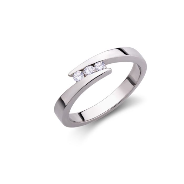 Prsten od zlata sa tri dijamanta