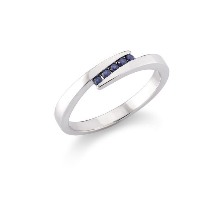 Moderan prsten sa pet plavih safira