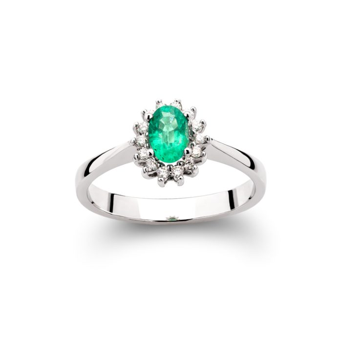 Dijamantski prsten sa ovalnim smaragdom