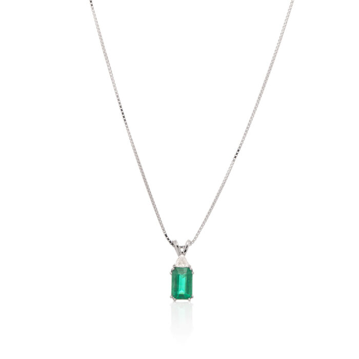 Ogrlica od belog zlata sa emerald cut smaragdom i dijamantom