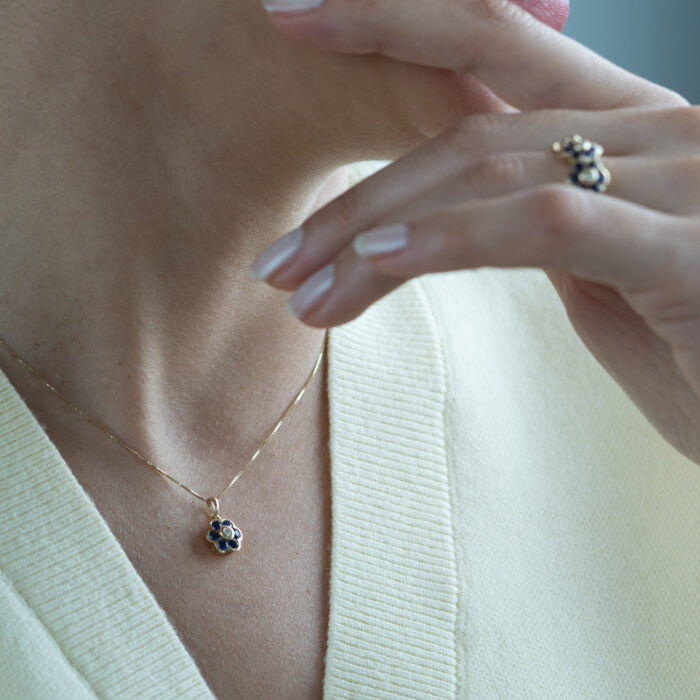 Elegantna ogrlica od zlata sa dijamantom i safirima