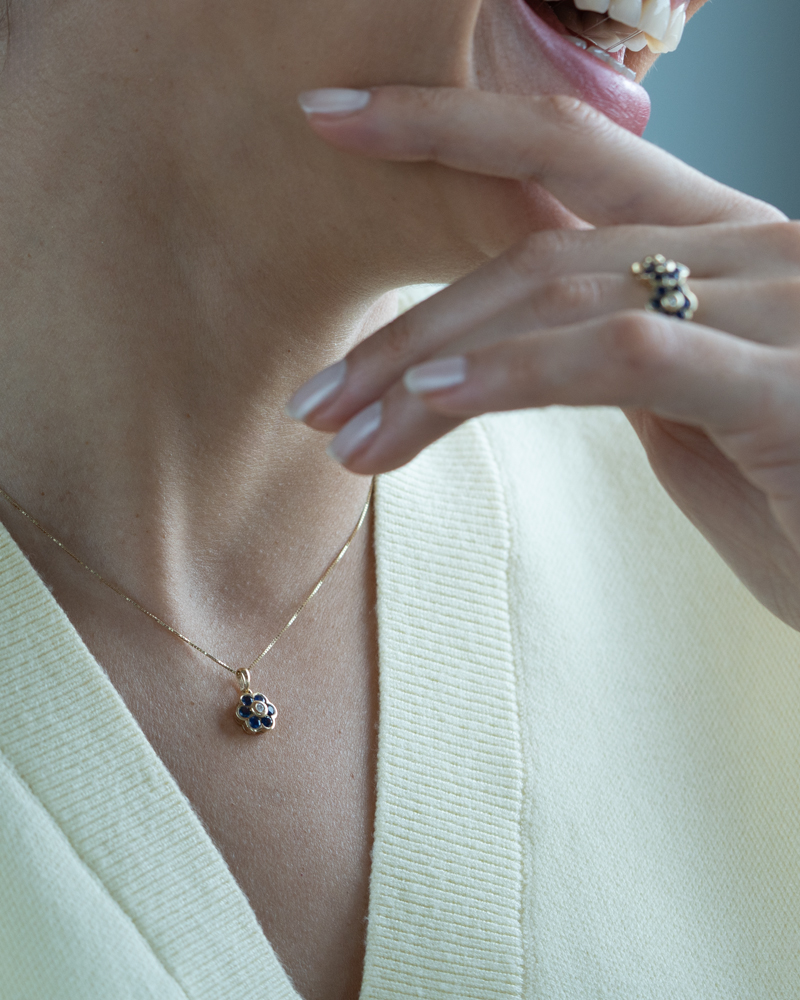 Elegantna ogrlica od zlata sa dijamantom i safirima