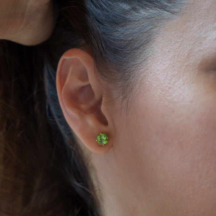 Zlatne minđuše sa peridotom