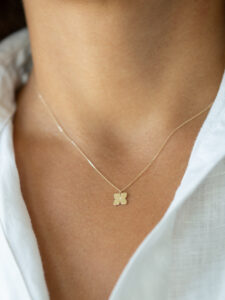 9am - Ogrlica "Cvet sa dijamantom"