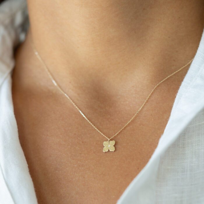 9am - Ogrlica "Cvet sa dijamantom"