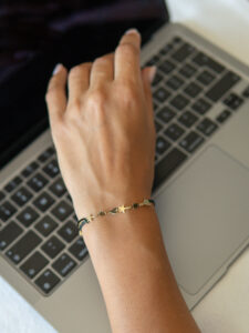 9am - Narukvica od žutog zlata na koncu