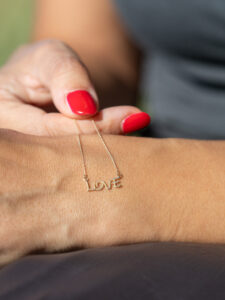 Zlatna 9AM ogrlica - Love