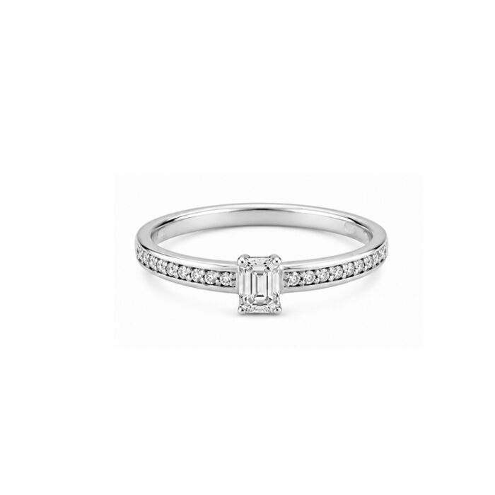 Brilijantski prsten sa centralnim emerald cut dijamantom