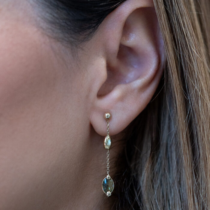 Zlatne viseće minđuše sa peridotom