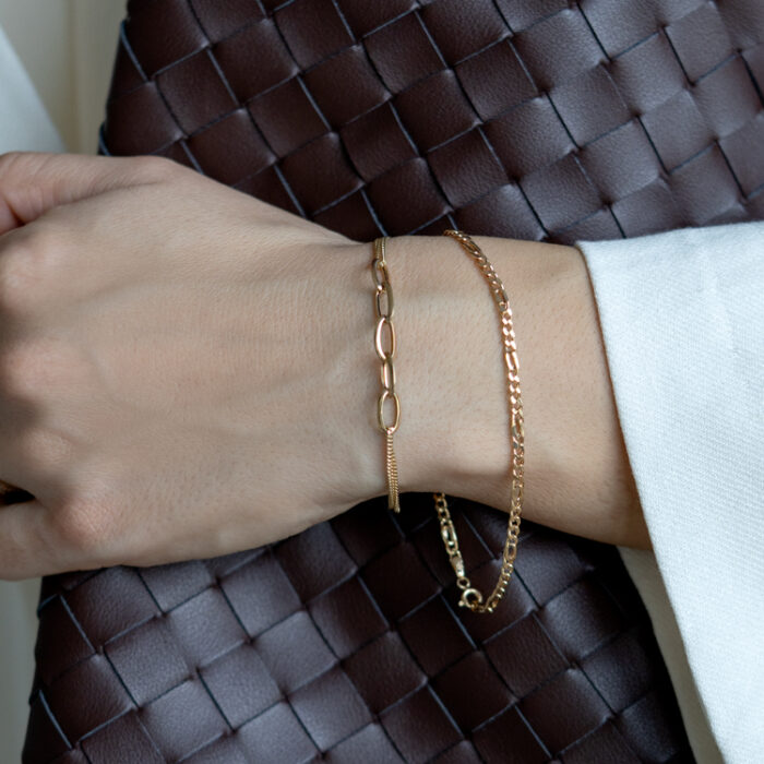 Zlatna narukvica sa pet alki