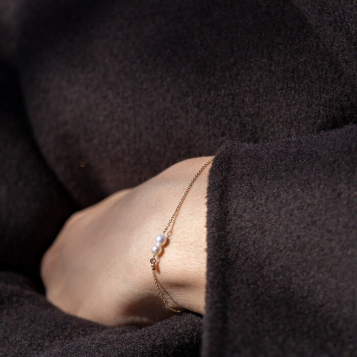 9AM narukvica sa biserima i krugom