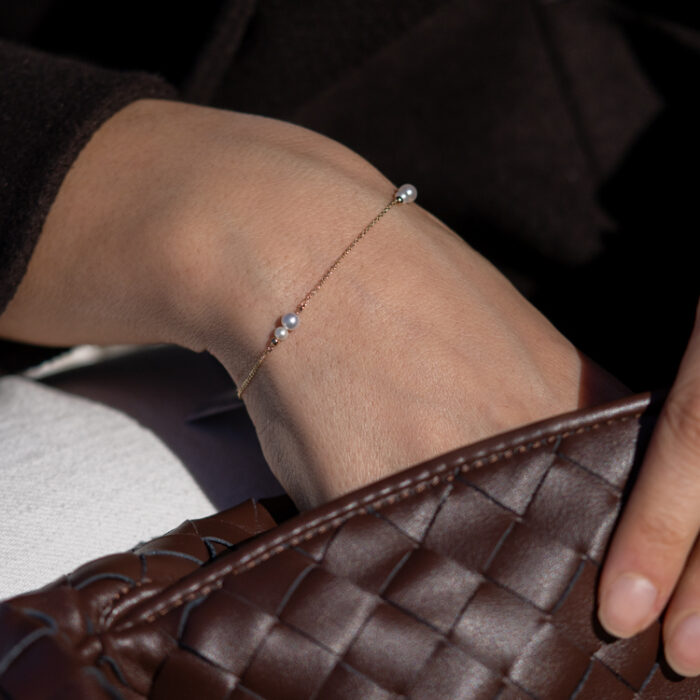 Zlatna 9AM narukvica sa četiri bisera