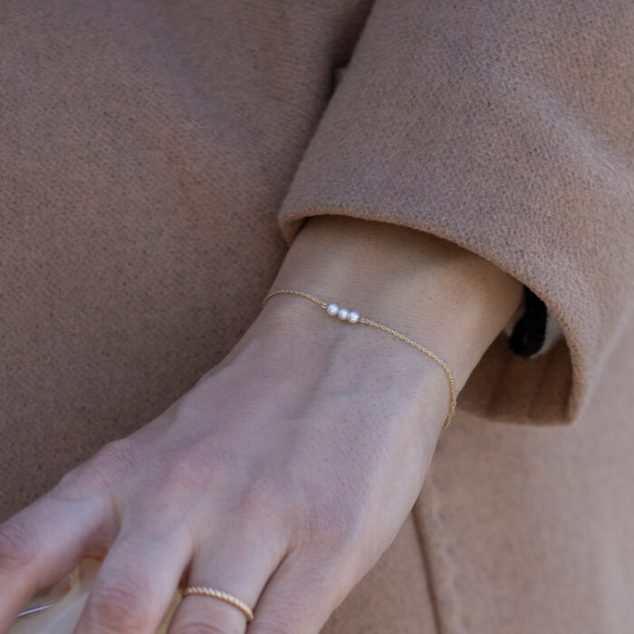 9AM narukvica sa tri bisera