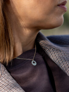 9 AM ogrlica sa detelinom u krugu